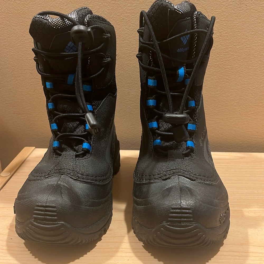 Kids Columbia black winter snow boots. Brand new. Size 1.